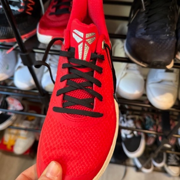 KOBE Nikes size 5.5 kids - Picture 2 of 4
